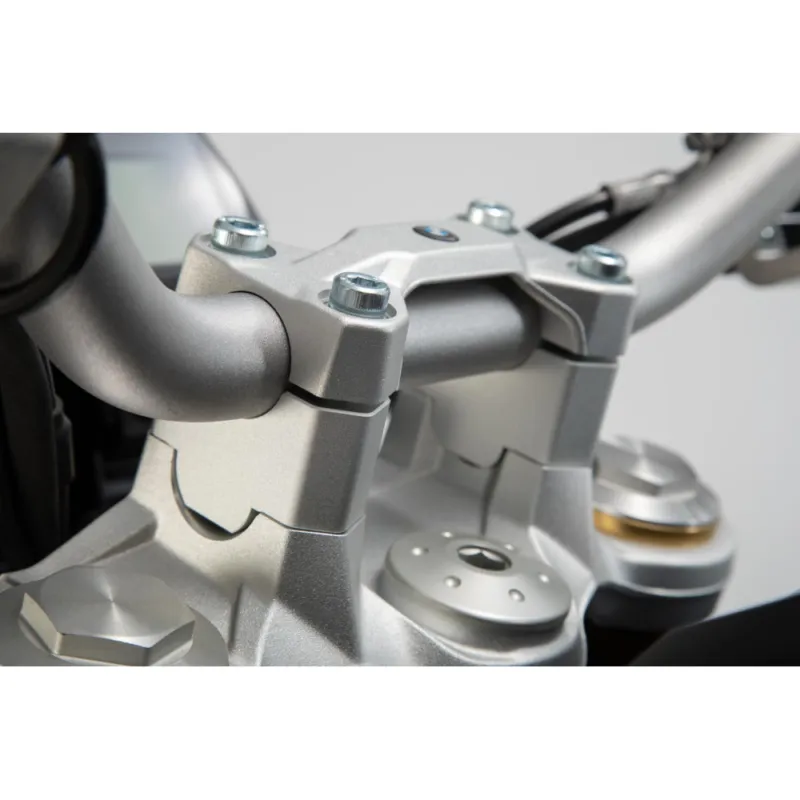 Časově Omezené BMW F GS 750 (18-) - zvýšení řídítek 30 mm. stříbrné SW-Motech